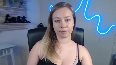 Holly online show from February 2025 03:23:01 AM