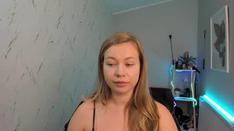 Holly online show from September 2025 06:09:02 PM