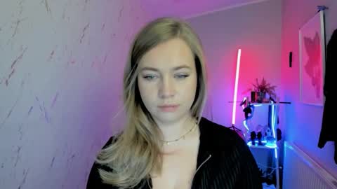 Holly online show from November 2025 08:46:02 PM