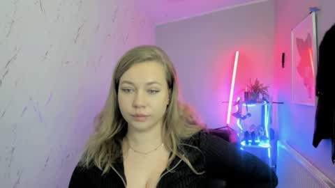 Holly online show from November 2025 09:46:02 PM