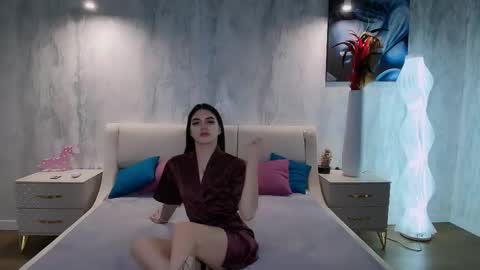 Holly online show from April 2026 08:20:01 AM