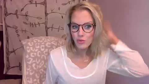 holly_bourbon online show from October 2025 11:48:02 PM