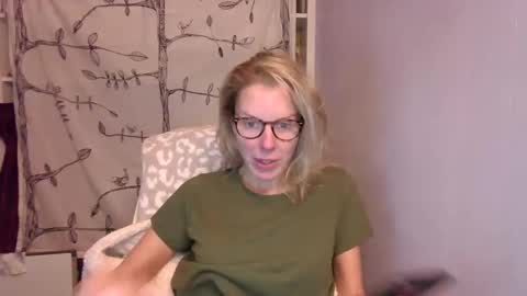 holly_bourbon online show from October 2025 02:34:01 AM