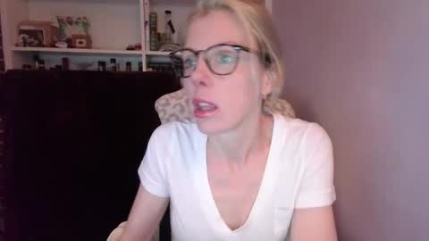 holly_bourbon online show from March 2026 11:32:02 PM