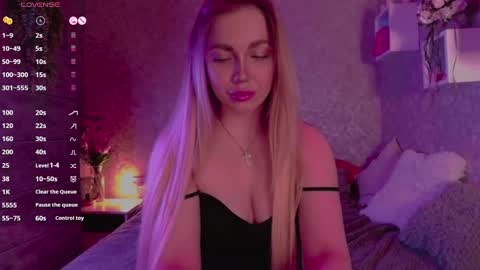 holly_molly8 online show from March 2025 06:00:01 PM