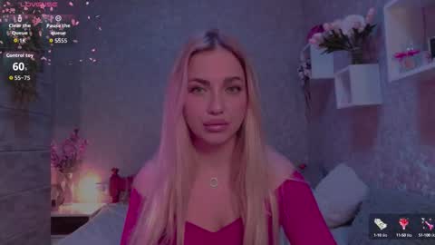 holly_molly8 online show from October 2025 07:24:02 PM