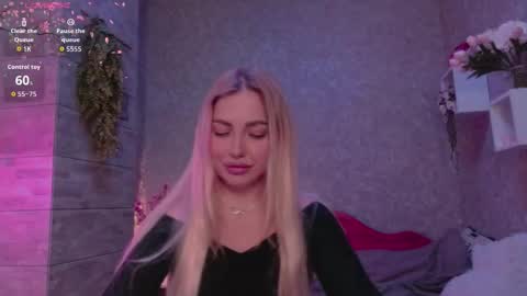 holly_molly8 online show from October 2025 08:10:01 PM