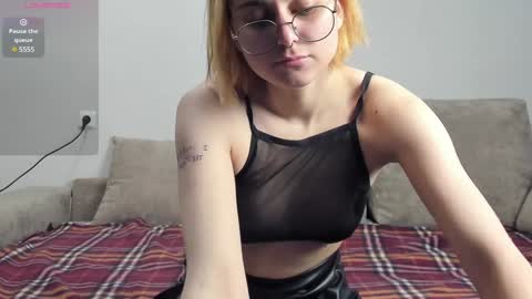 Snapshot of holly_pollyy chatting on January 2025 05:02:02 AM Polly online show from January 2025 05:02:02 AM