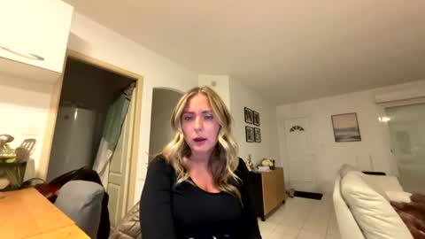 hollyandelon online show from February 2026 10:49:01 PM