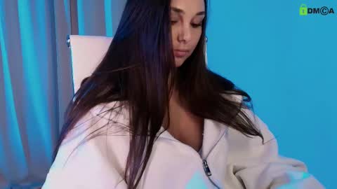 hollyextra online show from February 2025 06:59:01 PM