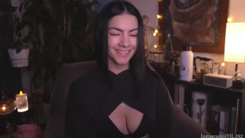 Holly Linder online show from December 2025 02:28:02 AM