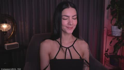 Snapshot of hollylinder_ chatting on April 2026 01:23:02 AM Holly Linder online show from April 2026 01:23:02 AM