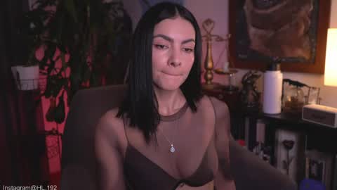 Snapshot of hollylinder_ chatting on May 2026 12:41:02 AM Holly Linder online show from May 2026 12:41:02 AM