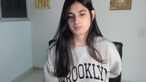 Snapshot of hollyshit_ chatting on February 2025 12:09:01 AM hollyshit_ online show from February 2025 12:09:01 AM