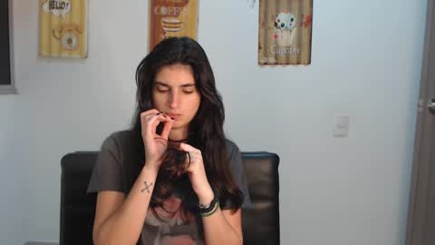 Snapshot of hollyshit_ chatting on February 2025 12:30:01 AM hollyshit_ online show from February 2025 12:30:01 AM