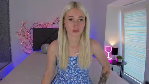 HollyTaillor online show from September 2025 12:16:01 PM