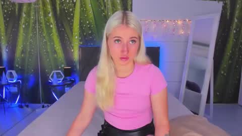 HollyTaillor online show from September 2025 04:57:02 AM