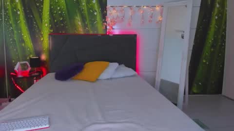 HollyTaillor online show from October 2025 12:08:02 PM