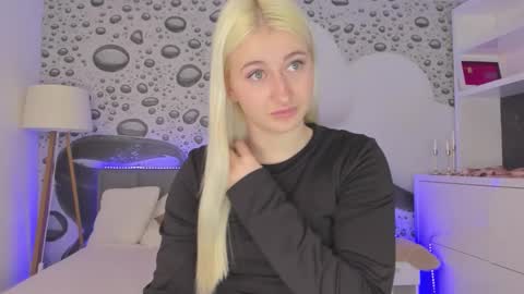 HollyTaillor online show from March 2026 01:43:02 PM