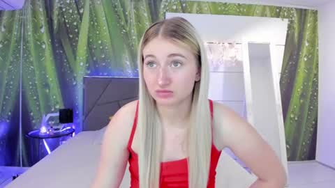 Snapshot of hollytaillor chatting on July 2026 05:33:01 AM HollyTaillor online show from July 2026 05:33:01 AM