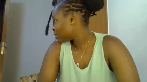 holy_ebony online show from May 2026 05:18:01 PM