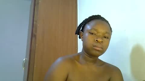 holy_ebony online show from May 2026 04:09:02 AM