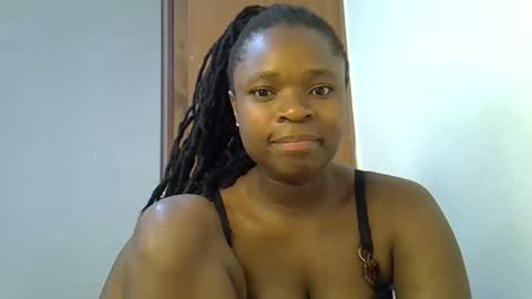 holy_ebony online show from May 2026 08:43:02 AM