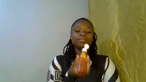 holy_ebony online show from May 2026 07:34:01 PM