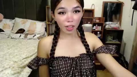 Snapshot of holy_molly1 chatting on May 2026 01:24:01 AM holy_molly1 online show from May 2026 01:24:01 AM