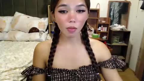 Snapshot of holy_molly1 chatting on May 2026 02:44:02 PM holy_molly1 online show from May 2026 02:44:02 PM