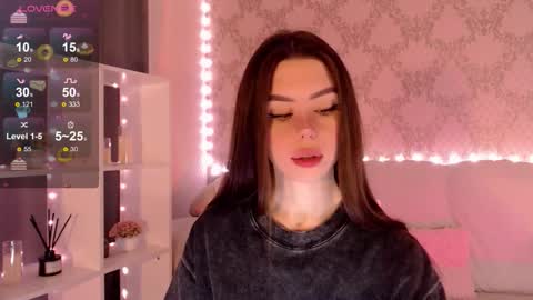 Mia online show from October 2025 03:38:01 AM