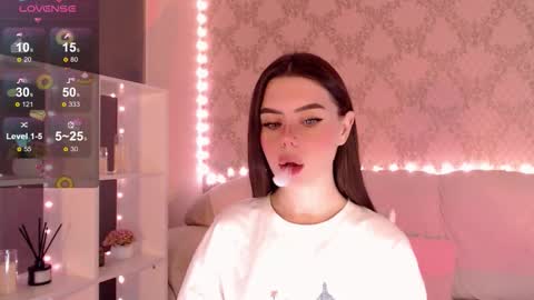 Mia online show from October 2025 03:29:02 AM