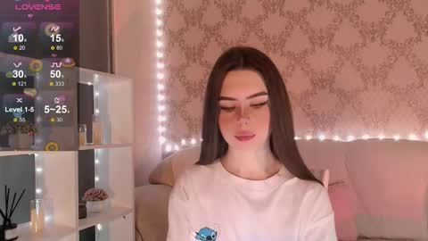 Mia online show from November 2025 03:05:02 AM