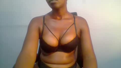 honey_beb online show from February 2025 04:22:01 PM
