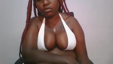 honey_beb online show from October 2025 06:28:01 PM