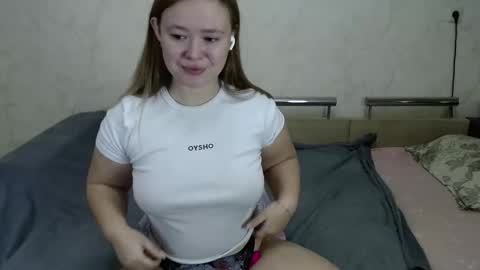 Snapshot of honey_caramelle chatting on December 2024 01:54:02 PM honey_caramelle online show from December 2024 01:54:02 PM