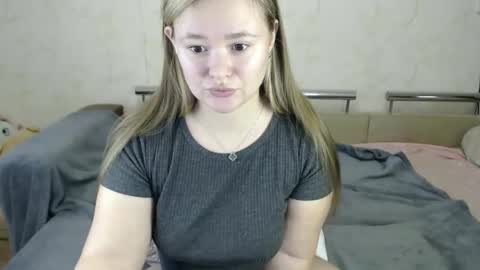 Snapshot of honey_caramelle chatting on February 2025 02:02:02 PM honey_caramelle online show from February 2025 02:02:02 PM