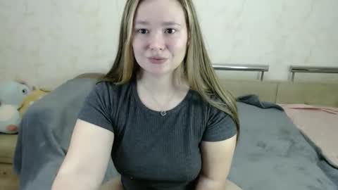 Snapshot of honey_caramelle chatting on February 2025 07:51:01 PM honey_caramelle online show from February 2025 07:51:01 PM