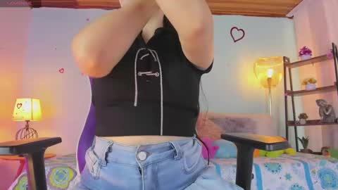 Snapshot of honey_fox01 chatting on December 2024 06:35:02 PM HONEY online show from December 2024 06:35:02 PM