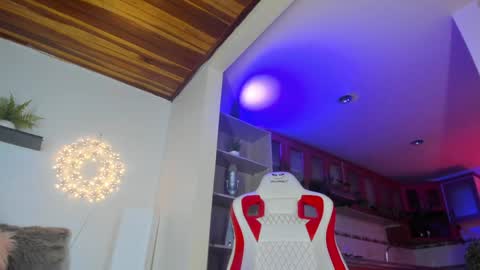 Snapshot of honey_fox01 chatting on January 2025 10:51:02 PM HONEY online show from January 2025 10:51:02 PM