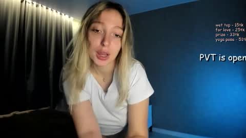 Honey and Misa online show from October 2025 08:51:02 PM