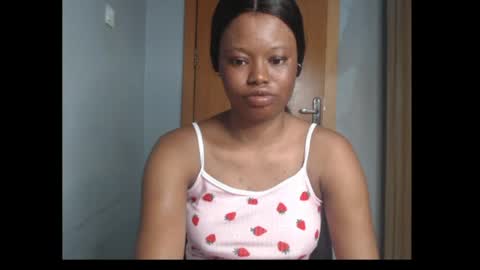 Snapshot of honey_juicydoll chatting on June 2026 03:28:02 PM Sonia online show from June 2026 03:28:02 PM