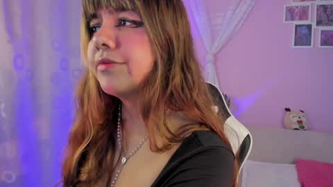 Snapshot of honey_m0on chatting on April 2026 06:45:01 PM Milenka online show from April 2026 06:45:01 PM