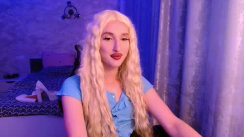 honey_sunset online show from September 2025 06:12:02 PM