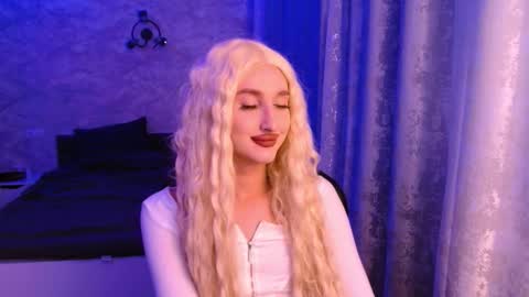 honey_sunset online show from October 2025 05:53:02 PM