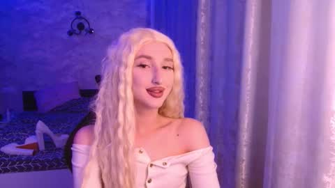 honey_sunset online show from October 2025 03:57:02 PM