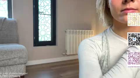 Snapshot of honey_sunshine chatting on July 2026 10:19:02 AM Jenyanew vid how I squirt in forest in bio online show from July 2026 10:19:02 AM
