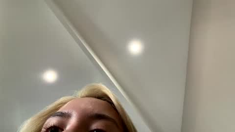 Snapshot of honey_sunshine chatting on August 2026 07:40:02 AM Jenyanew vid how I squirt in forest in bio online show from August 2026 07:40:02 AM