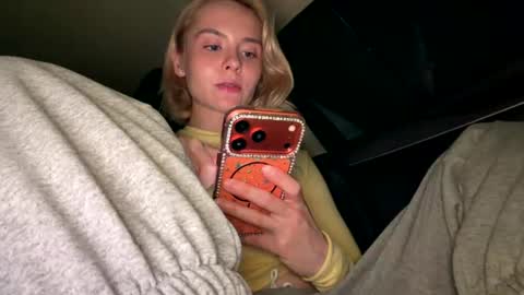 Snapshot of honey_sunshine chatting on August 2026 10:40:02 AM Jenyanew vid how I squirt in forest in bio online show from August 2026 10:40:02 AM