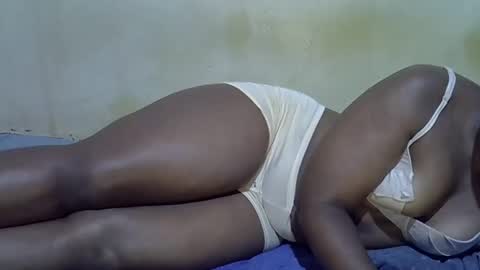 Snapshot of honey_sunshiny chatting on May 2026 07:39:02 AM honey_sunshiny online show from May 2026 07:39:02 AM